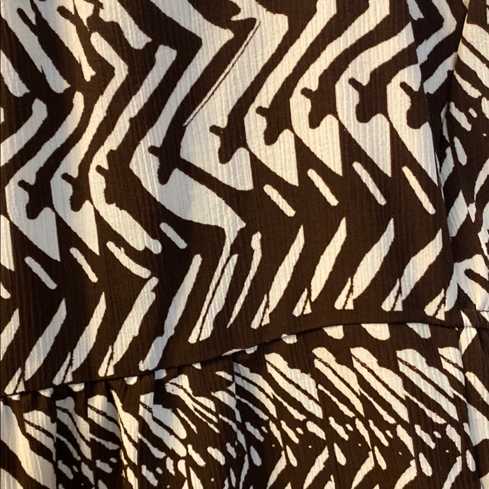 Brown and Off-white Copped Jumper - Picture 2 of 11